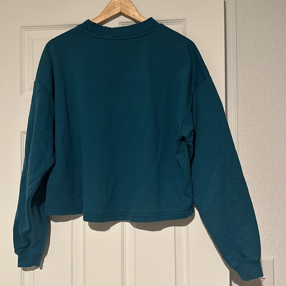 2 The North Face Crew Sweatshirts - Picture 5 of 5